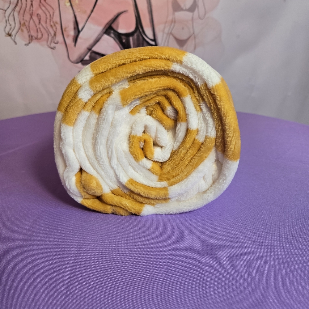 Room Essentials Yellow and White Throw Blanket - Picture 4 of 9